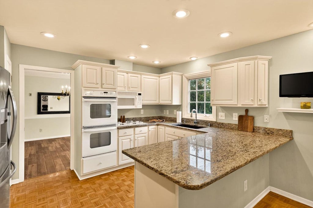 Photo of 1542 Comanche GLEN, Madison, WI 53704 (MLS # 2032280)