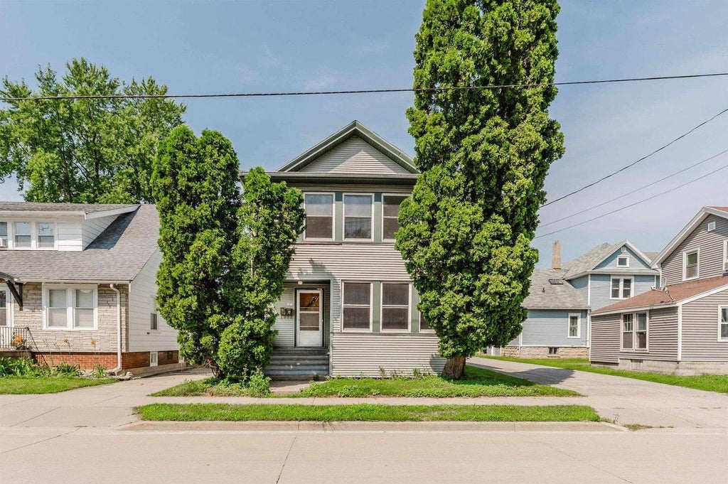 Photo of 687 Central STREET, Oshkosh, WI 54901 (MLS # 50335066)