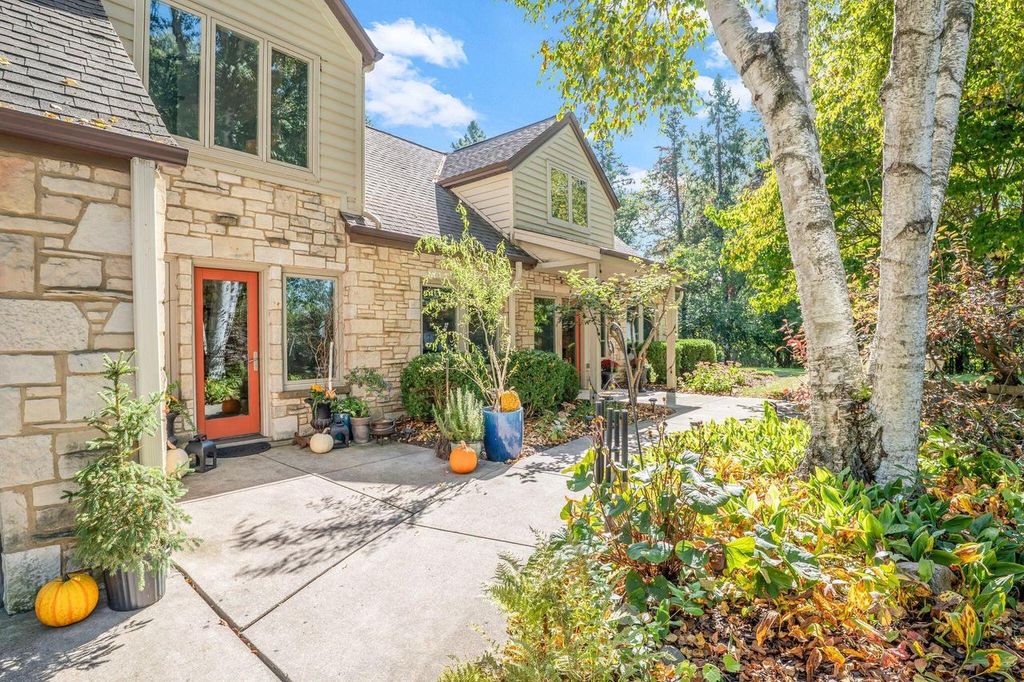 Photo of 11516 N Spring AVENUE, Mequon, WI 53092 (MLS # 1941441)