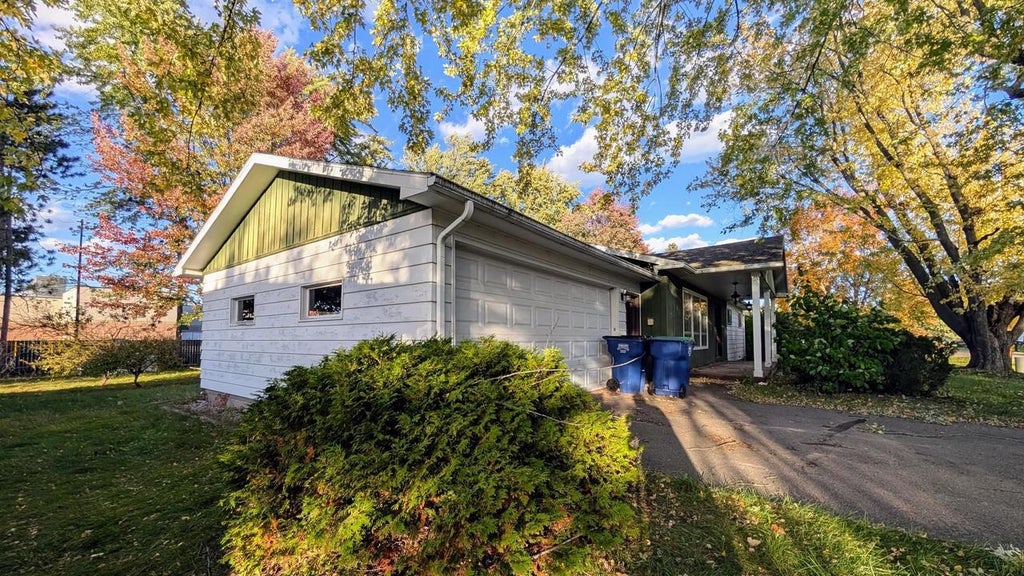 Photo of 2704 E Neupert AVENUE, WI 54476 (MLS # 50334110)