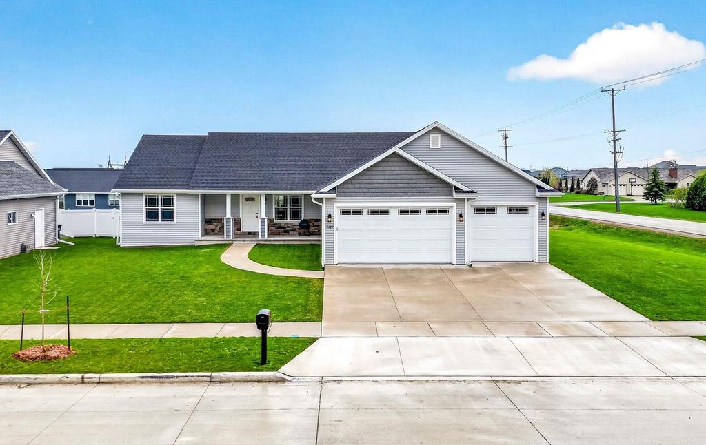 Photo of 3309 E Aquamarine AVENUE, Appleton, WI 54913 (MLS # 50324425)