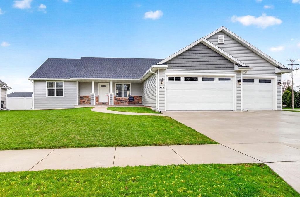 Photo of 3309 E Aquamarine AVENUE, Appleton, WI 54913 (MLS # 50324425)