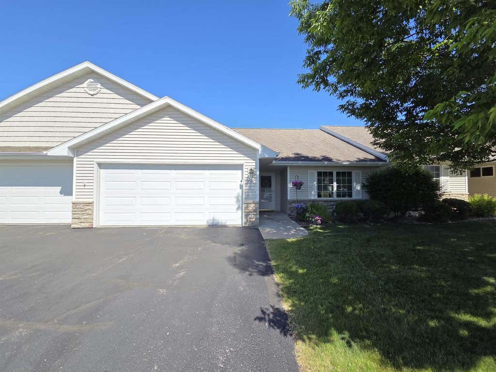 Photo of 1980 Timberline DRIVE, Oshkosh, WI 54904 (MLS # 50326844)