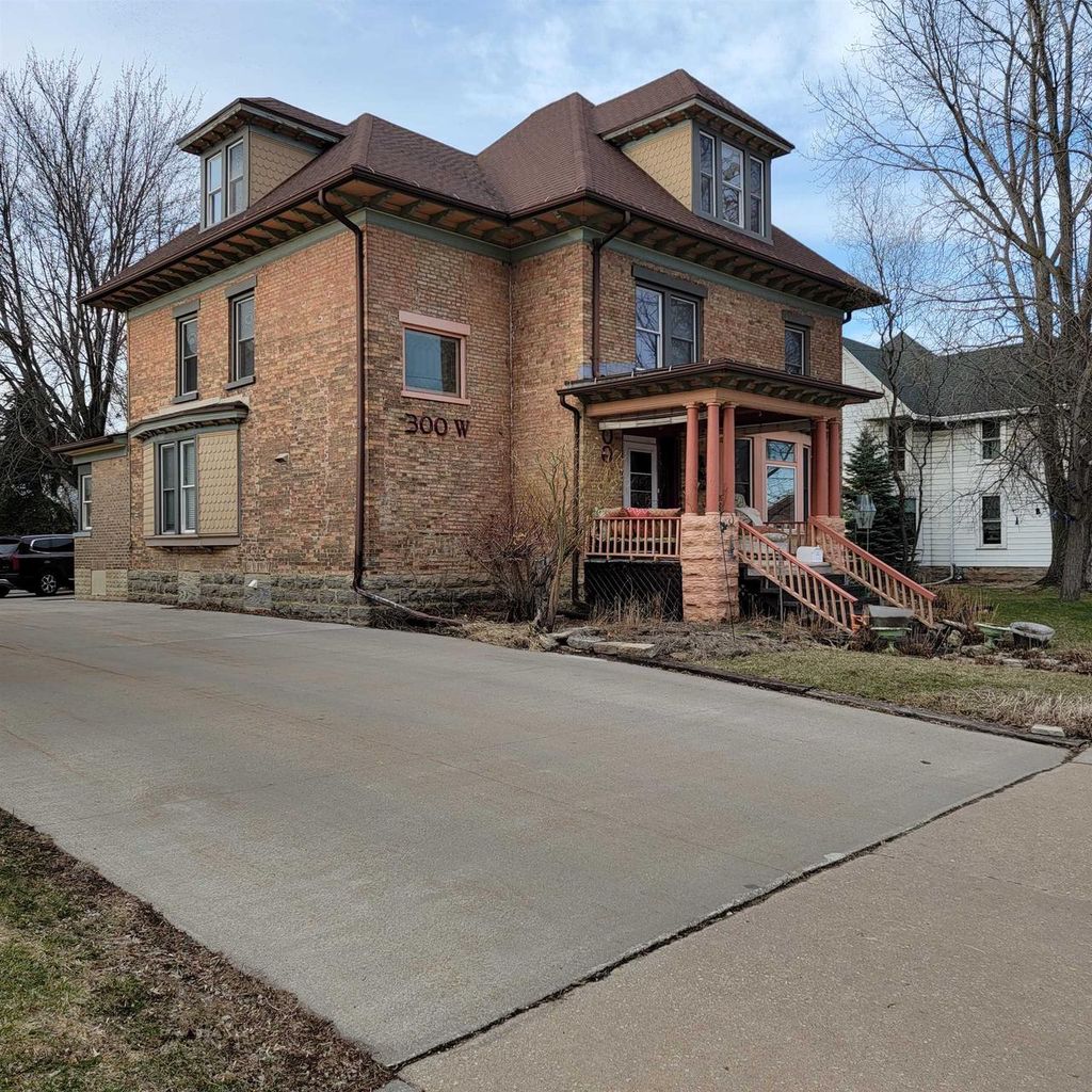 Photo of 300 W Prospect AVENUE, Appleton, WI 54911 (MLS # 50323981)