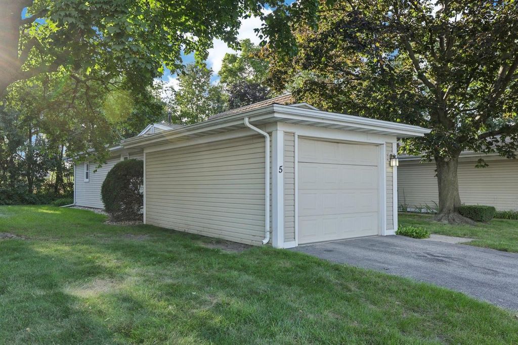 Photo of 5 Plum Tree Village, Beloit, WI 53511 (MLS # 2008584)