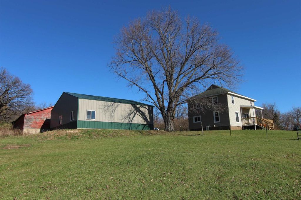 Photo of 1013 Waterstone COURT, Pewaukee, WI 53072 (MLS # 1946506)