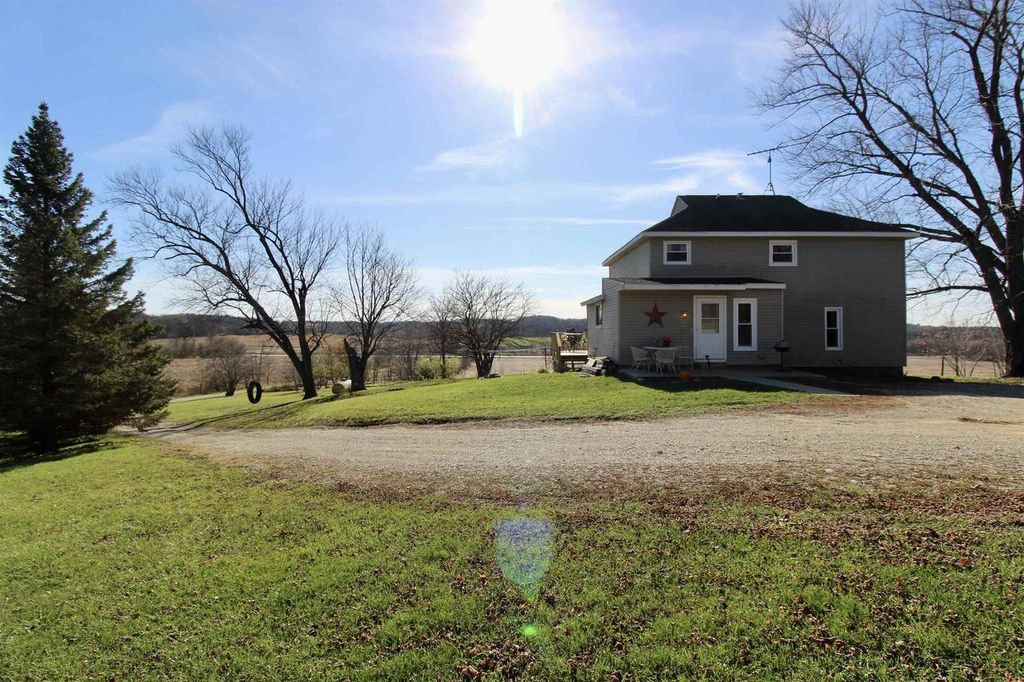 Photo of 1013 Waterstone COURT, Pewaukee, WI 53072 (MLS # 1946506)