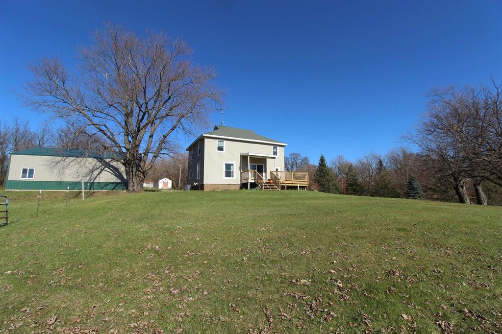 Photo of 1013 Waterstone COURT, Pewaukee, WI 53072 (MLS # 1946506)