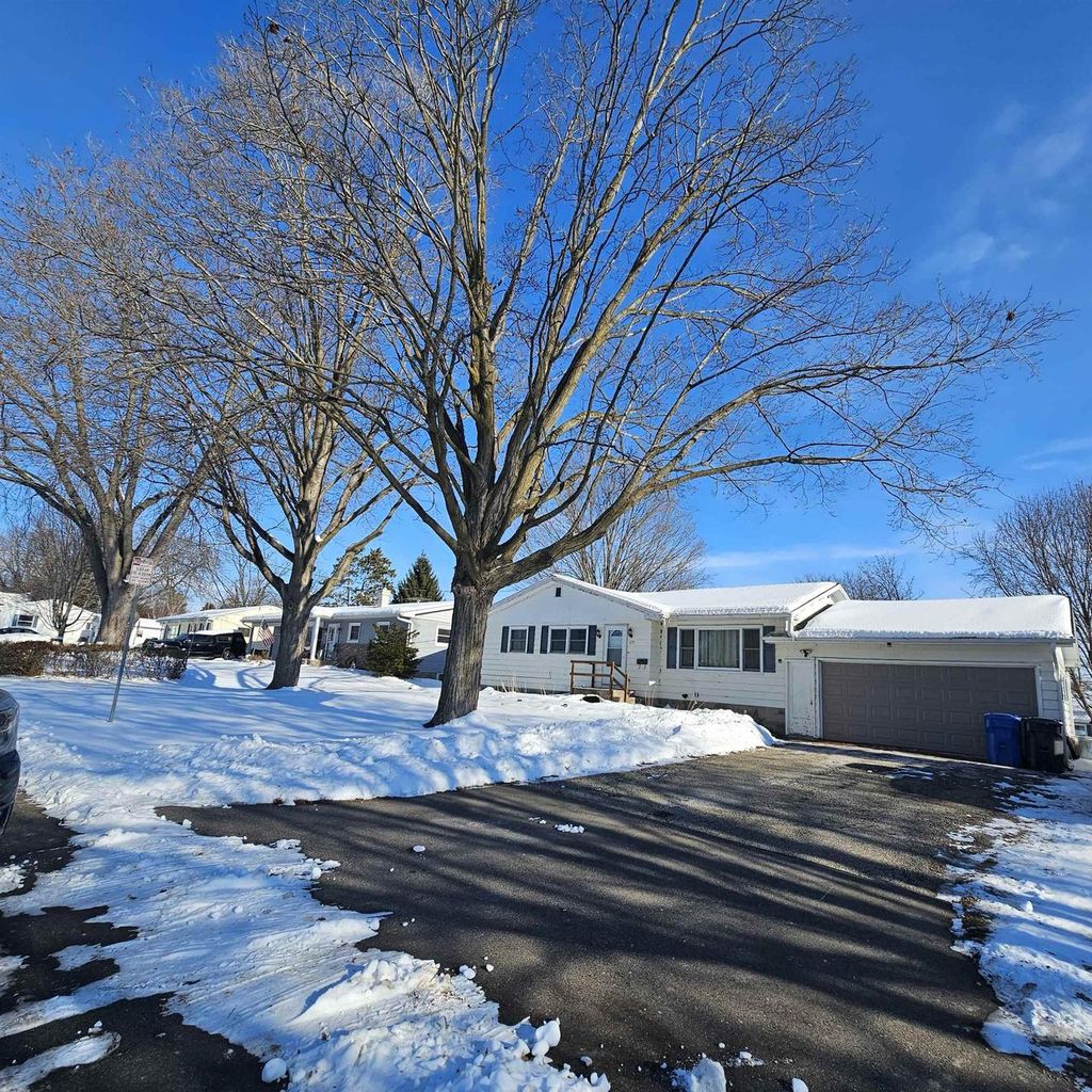 Photo of 1175 Farnham STREET, Columbus, WI 53925 (MLS # 2013837)