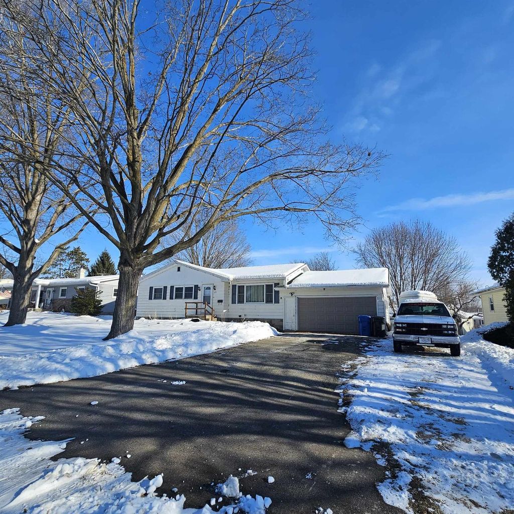 Photo of 1175 Farnham STREET, Columbus, WI 53925 (MLS # 2013837)