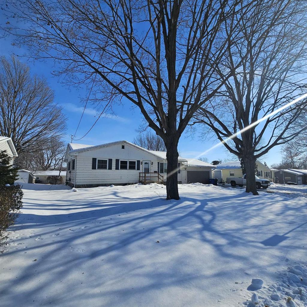 Photo of 1175 Farnham STREET, Columbus, WI 53925 (MLS # 2013837)