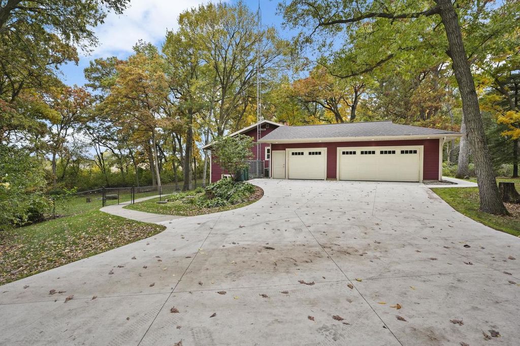 Photo of 2945 Wyndwood WAY, Sun Prairie, WI 53590 (MLS # 2014699)