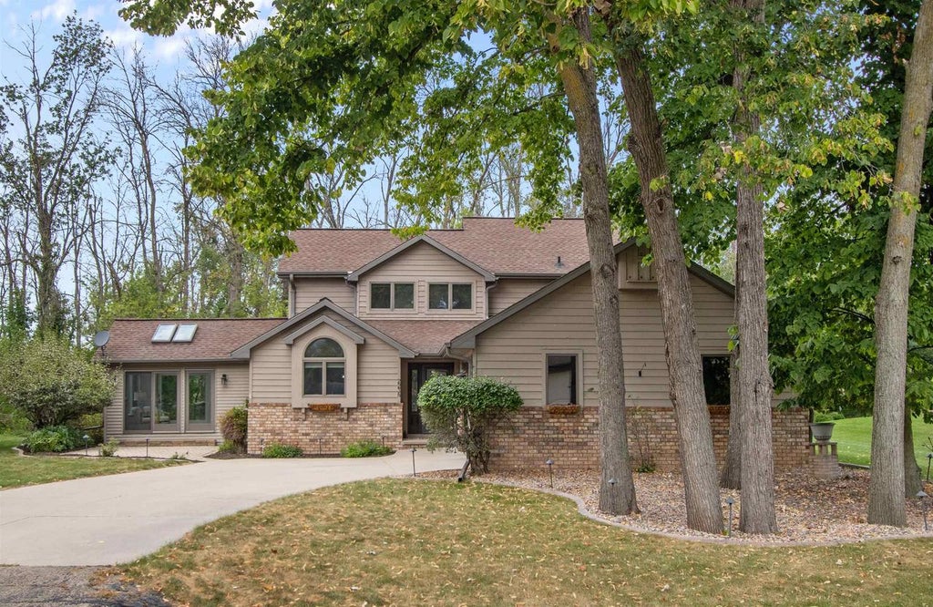 Photo of 2238 Woodlawn LANE, Appleton, WI 54914 (MLS # 50331742)