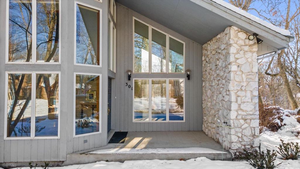 Photo of 301 W Ravine Baye ROAD, Bayside, WI 53217 (MLS # 1945574)