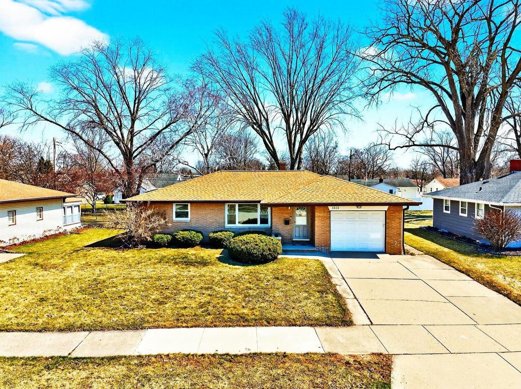 Photo of 1513 Beauchamp STREET, Green Bay, WI 54304 (MLS # 50323679)