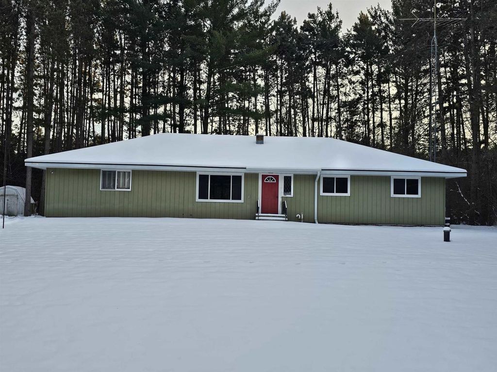 Photo of N2071 Mary Jane CIRCLE, Waupaca, WI 54981 (MLS # 50317048)