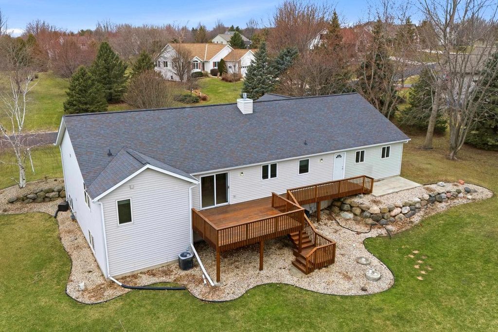 Photo of 2734 Brooks Ridge DRIVE, Sun Prairie, WI 53590 (MLS # 2018130)