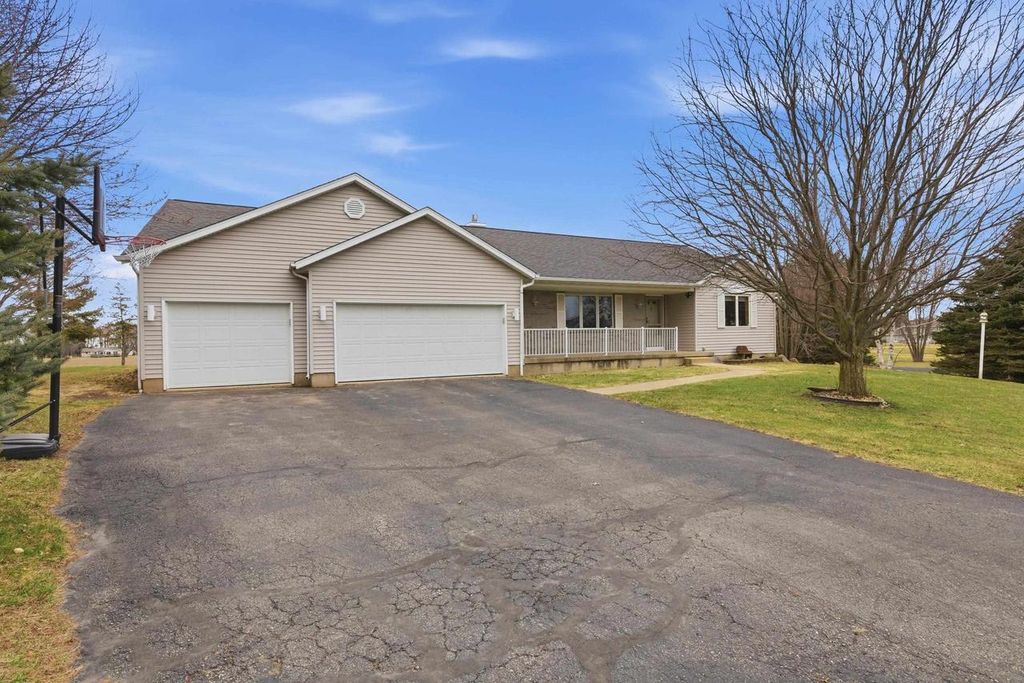 Photo of 2734 Brooks Ridge DRIVE, Sun Prairie, WI 53590 (MLS # 2018130)