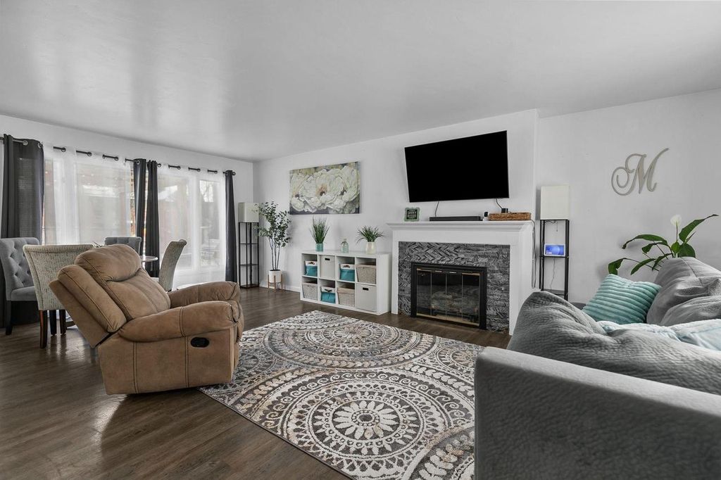 Photo of 572 Newtols STREET, Green Bay, WI 54302 (MLS # 50319595)