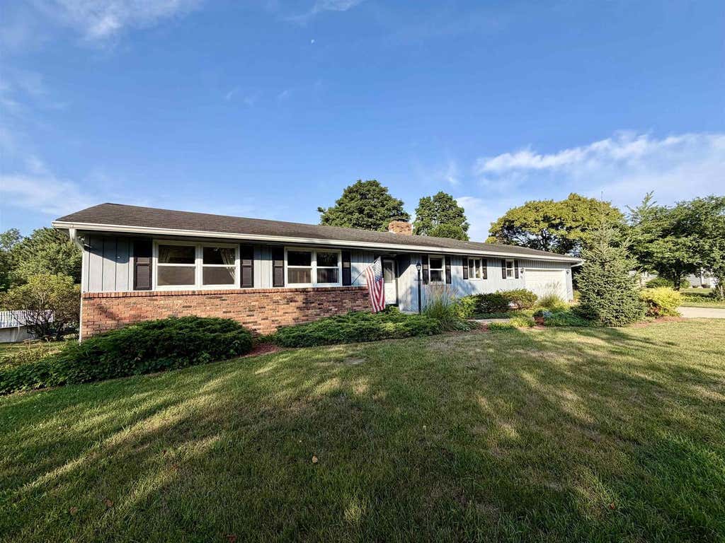 Photo of 921 Park Ridge ROAD, Janesville, WI 53546 (MLS # 2029899)