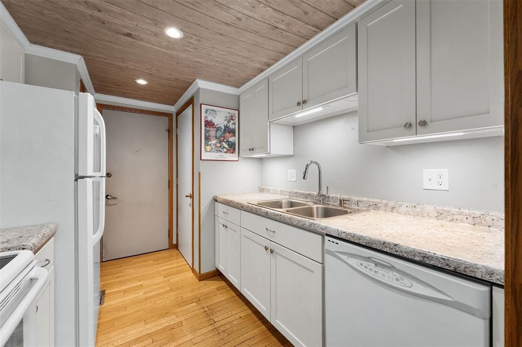 Photo of 4630 Woodridge DRIVE #2, Eau Claire, WI 54701 (MLS # 1600508)