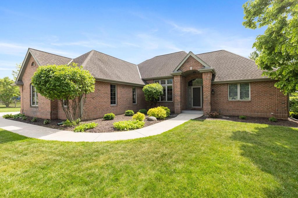 Photo of W260N2961 Steeplechase DRIVE, Pewaukee, WI 53072 (MLS # 1970343)