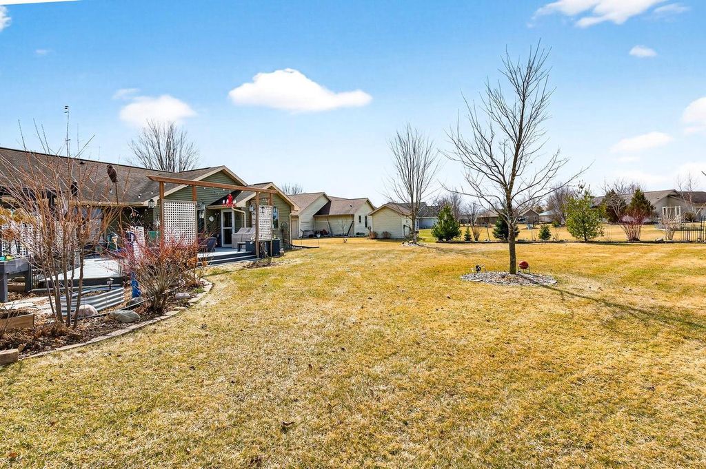 Photo of 426 Wooden Shoe CIRCLE, Kaukauna, WI 54130 (MLS # 50322053)