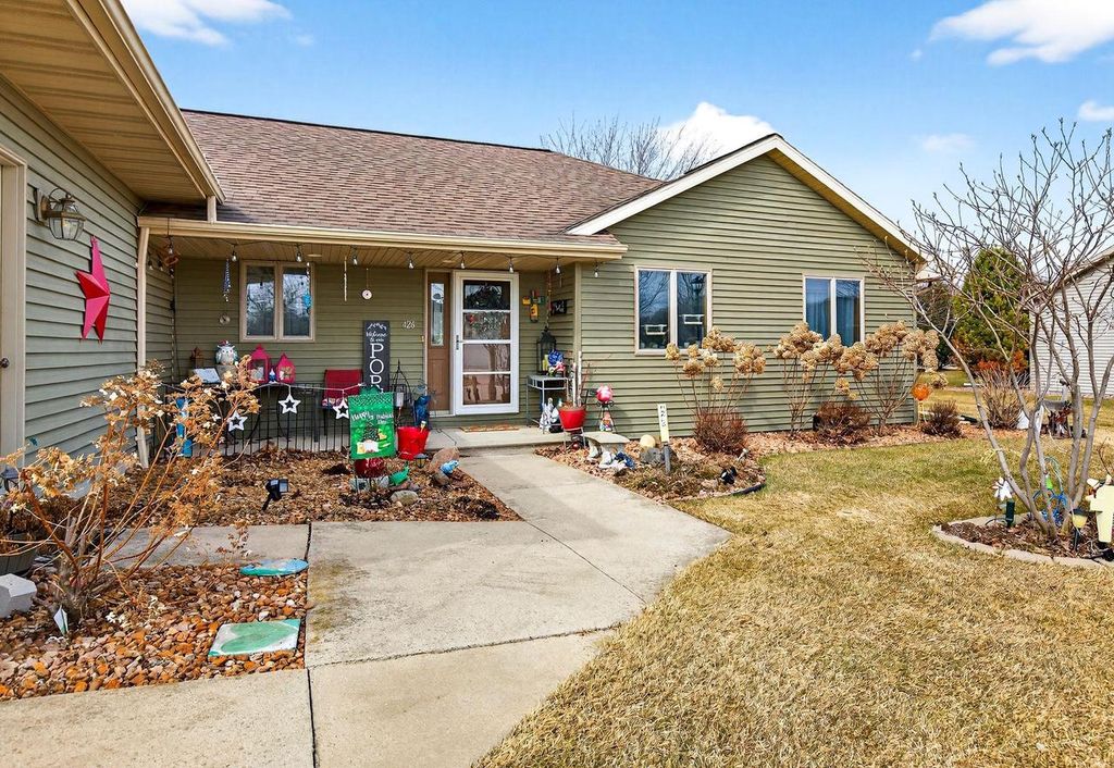 Photo of 426 Wooden Shoe CIRCLE, Kaukauna, WI 54130 (MLS # 50322053)