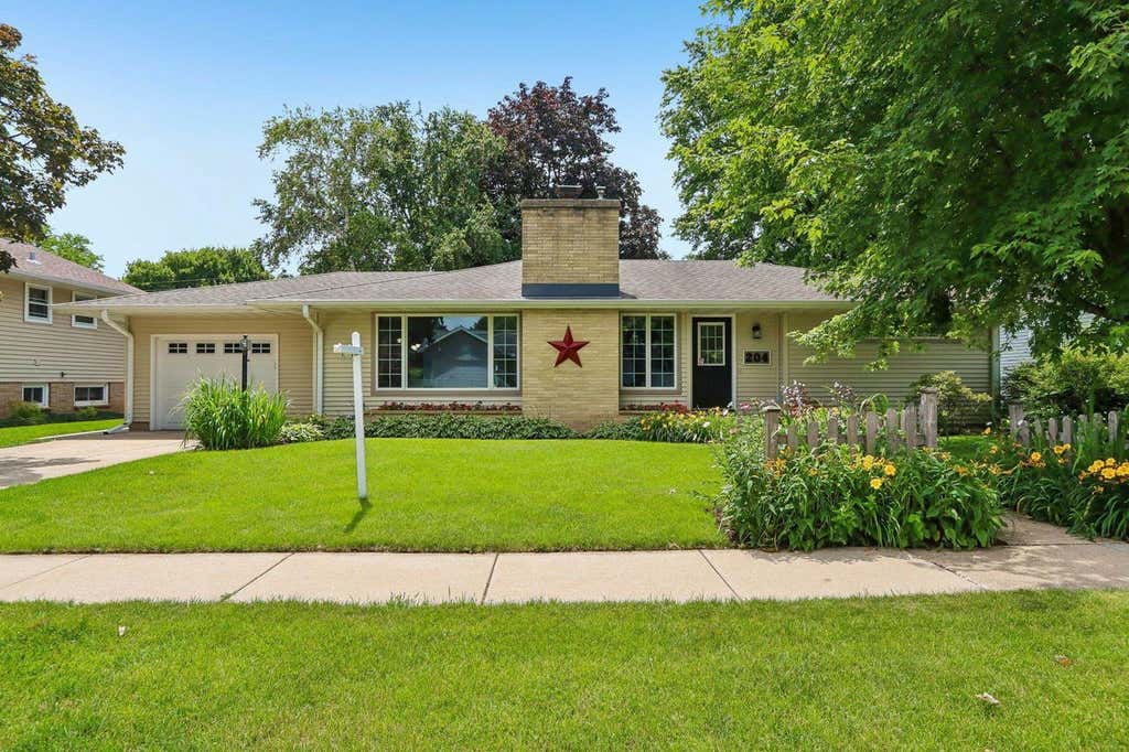 Photo of 204 6th STREET, Waunakee, WI 53597 (MLS # 2025051)