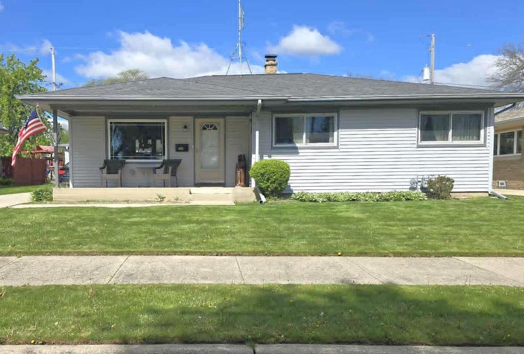 Photo of 1930 Saturn AVENUE, Racine, WI 53404 (MLS # 1962368)