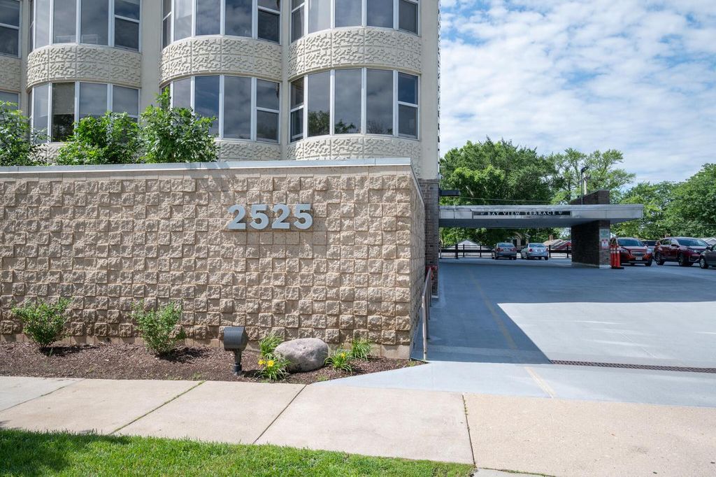 Photo of 2525 S Shore DRIVE #2A, Milwaukee, WI 53207 (MLS # 1947863)