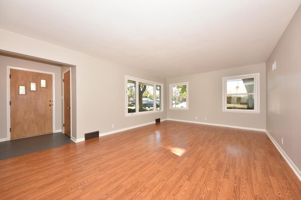 Photo of 316 Sunny LANE, Thiensville, WI 53092 (MLS # 1940526)