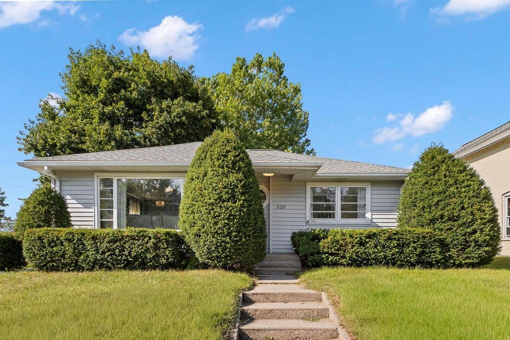 Photo of 529 W Cook STREET, Portage, WI 53901 (MLS # 2031516)