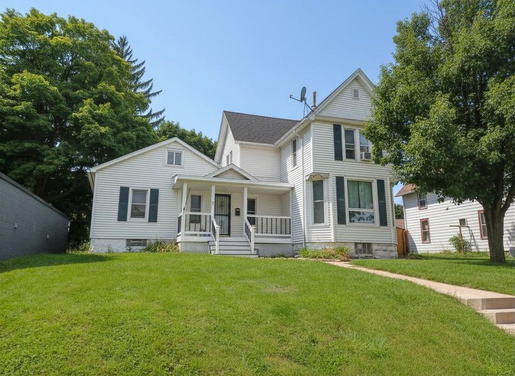 Photo of 19 N School STREET, Mayville, WI 53050 (MLS # 2022027)