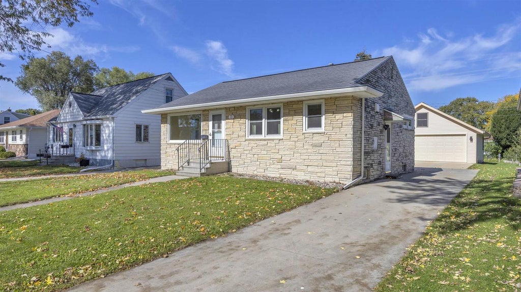 Photo of 371 17th STREET, Fond Du Lac, WI 54935 (MLS # 50333929)