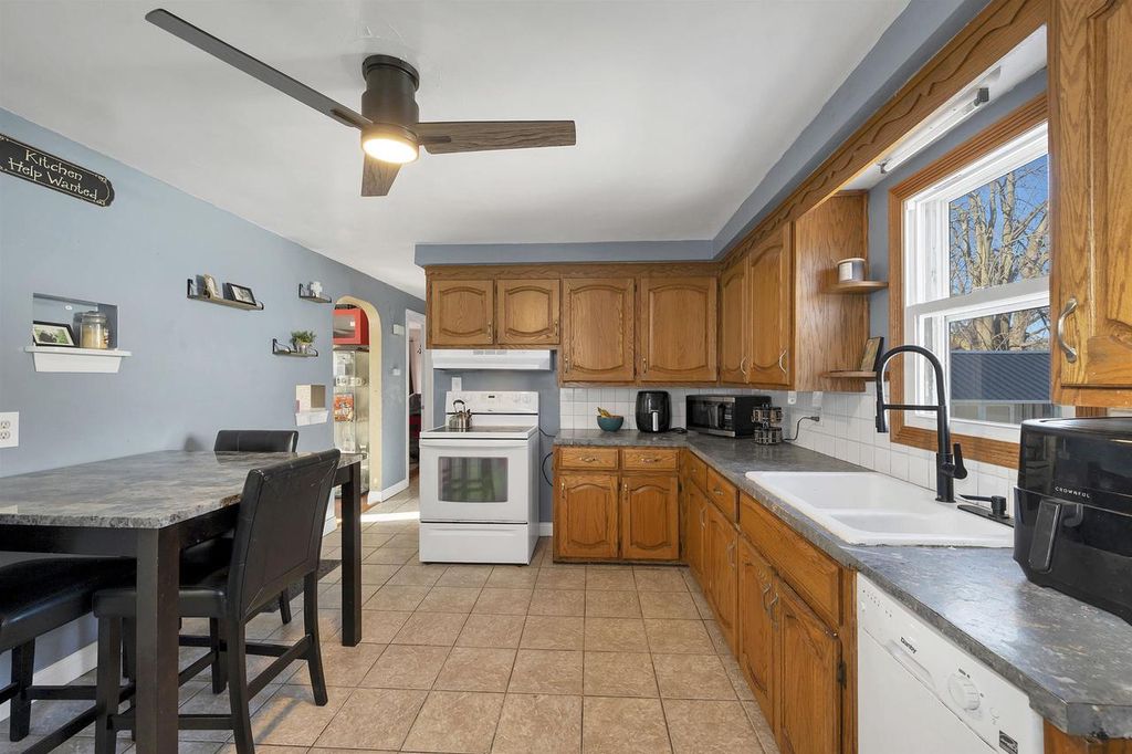 Photo of 658 Appleton ROAD, Menasha, WI 54952 (MLS # 50322261)