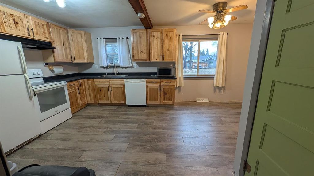 Photo of 608 Jenny Wren PASS, Pardeeville, WI 53954 (MLS # 2019487)