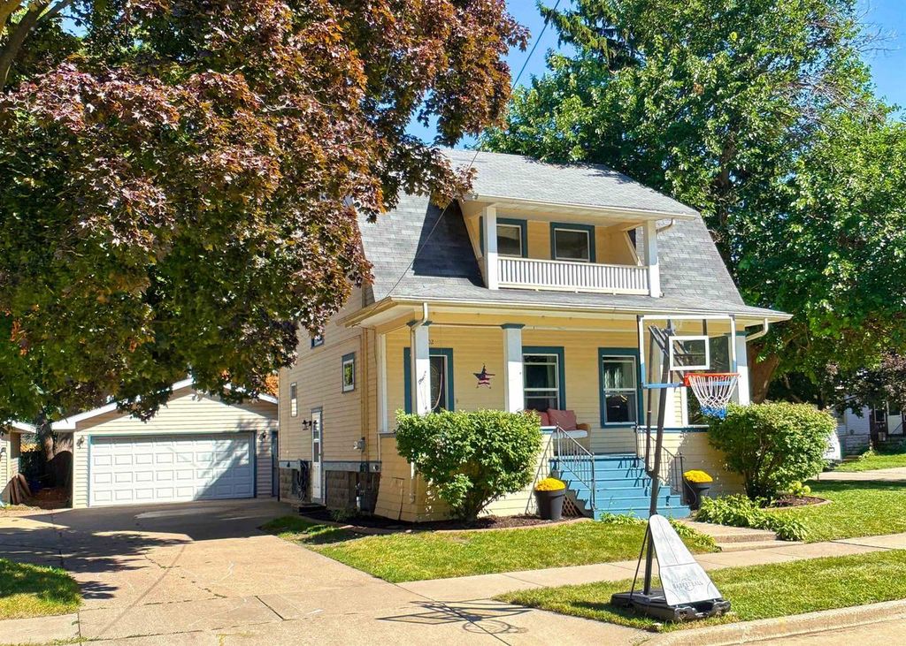 Photo of 1102 Mt Vernon STREET, Oshkosh, WI 54901 (MLS # 50324237)