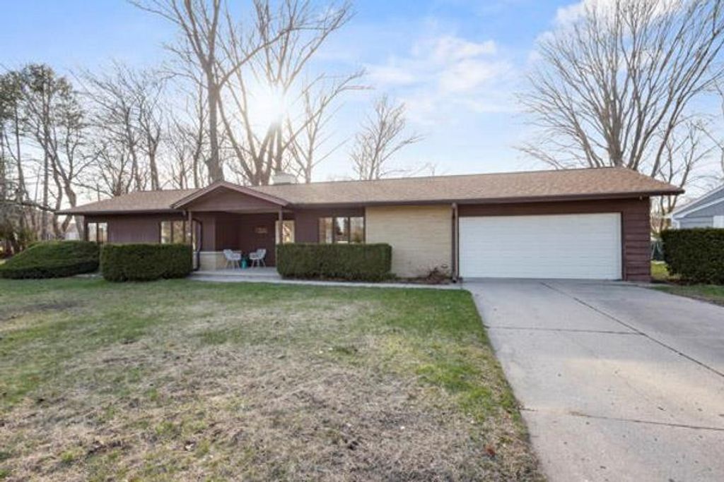 Photo of 729 S 12th AVENUE, Sturgeon Bay, WI 54235 (MLS # 50324174)