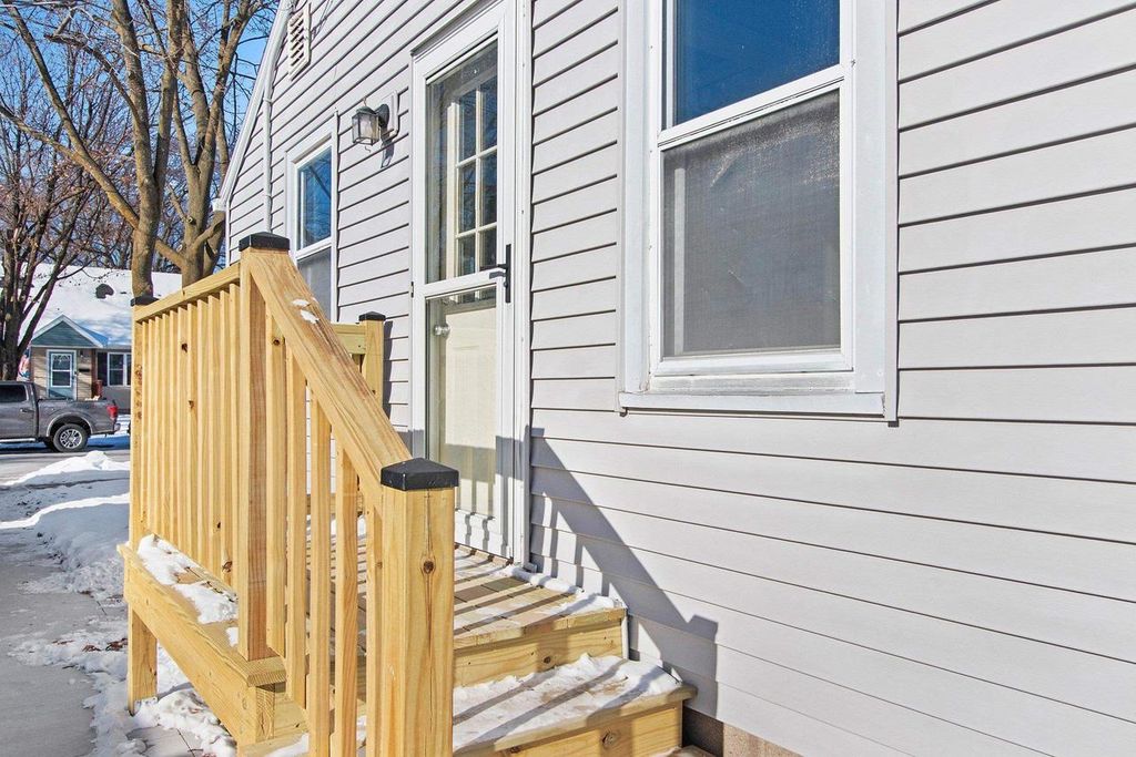 Photo of 904 N Gillett STREET, Appleton, WI 54914 (MLS # 50320414)