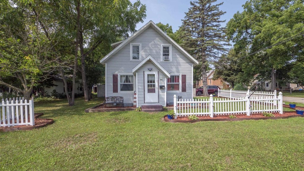 Photo of 131 Pine STREET, Waupaca, WI 54981 (MLS # 50331242)