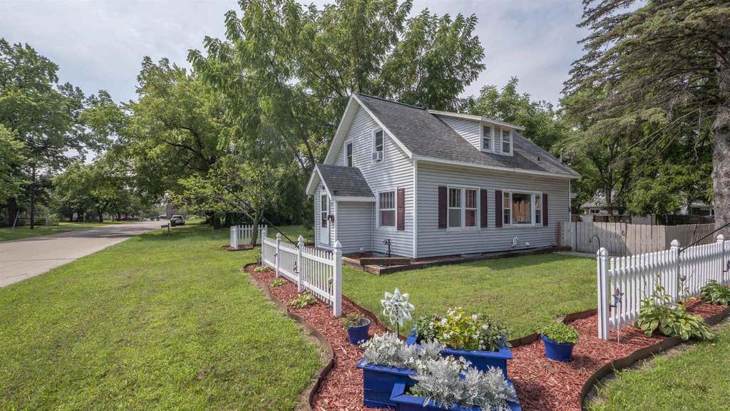 Photo of 131 Pine STREET, Waupaca, WI 54981 (MLS # 50331242)