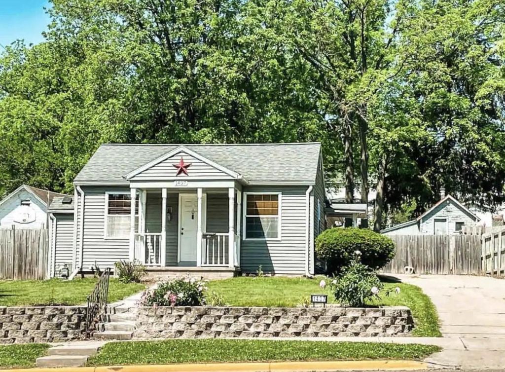 Photo of 273 N Fremont STREET, Whitewater, WI 53190 (MLS # 1943280)