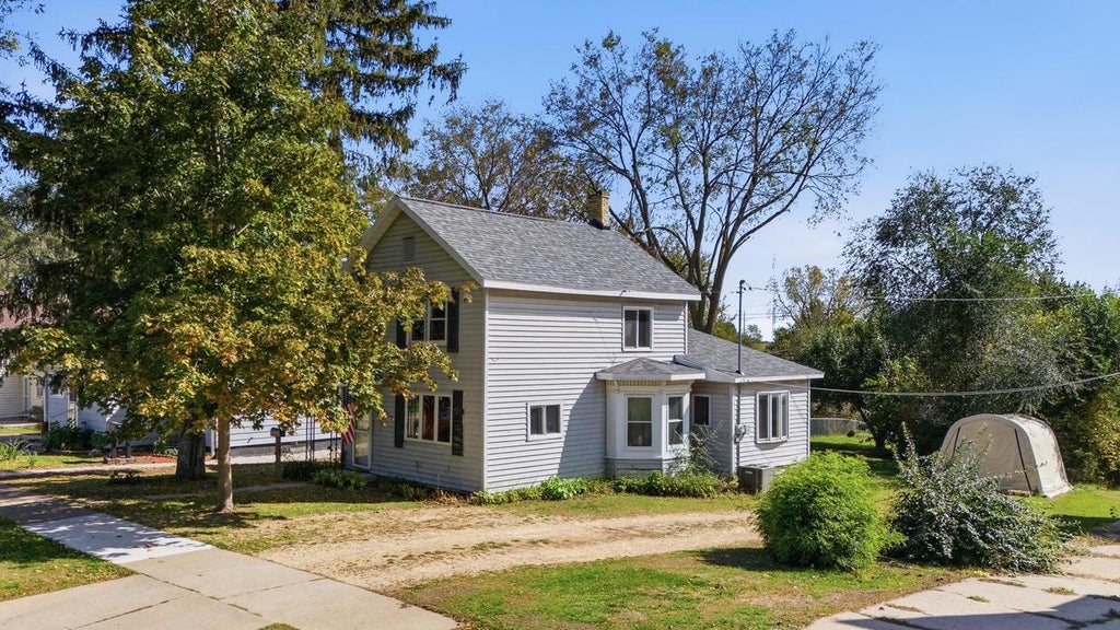 Photo of 816 E Cook STREET, Portage, WI 53901 (MLS # 2034674)