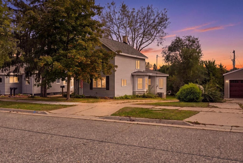 Photo of 816 E Cook STREET, Portage, WI 53901 (MLS # 2034674)