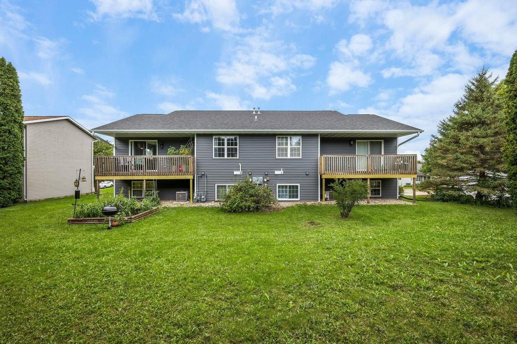 Photo of 824 N Clover LANE, Cottage Grove, WI 53527 (MLS # 2032582)