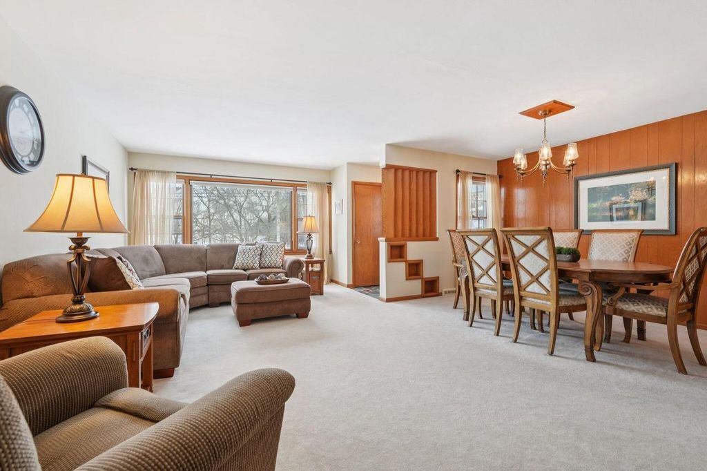 Photo of 4785 Meadow View W Vw, Brookfield, WI 53005 (MLS # 1948073)