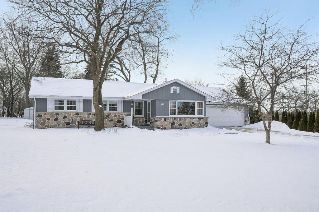 Photo of 4785 Meadow View W Vw, Brookfield, WI 53005 (MLS # 1948073)