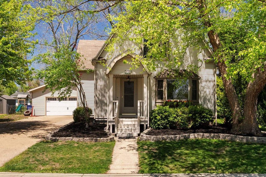 Photo of 1702 Highland AVENUE, Janesville, WI 53548 (MLS # 2023400)