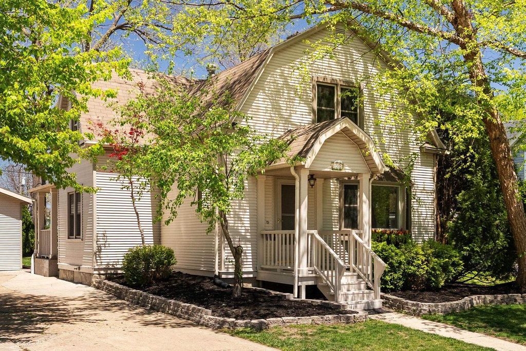 Photo of 1702 Highland AVENUE, Janesville, WI 53548 (MLS # 2023400)